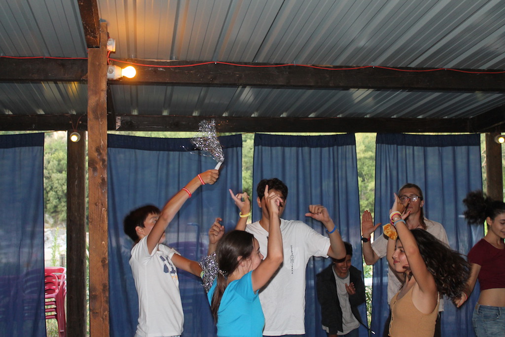 Village Camps International Summer Camp Ard&egrave;che, France 2019-07-26 https://www.villagecamps.com/journals_admin/images/2236-7515-DiscoBall3 copy.jpg